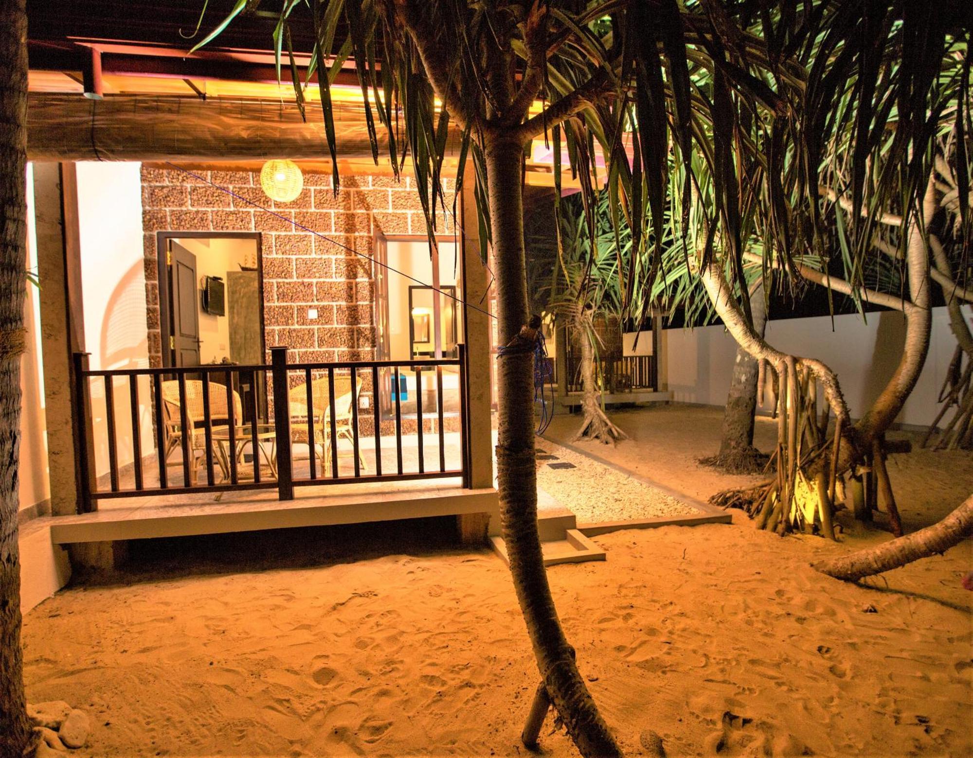 Sea Shell Villa Hikkaduwa 2 Separate Cabanas Ocean Front Villa Exteriér fotografie