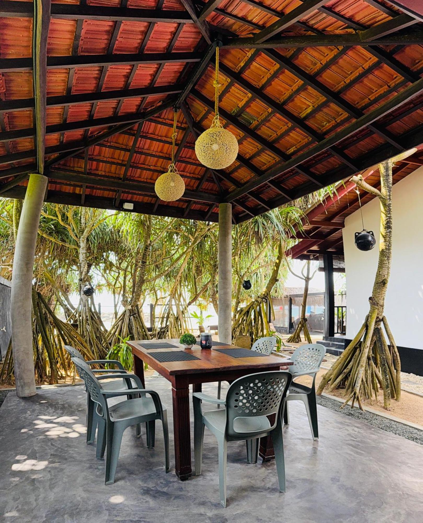 Sea Shell Villa Hikkaduwa 2 Separate Cabanas Ocean Front Villa Exteriér fotografie