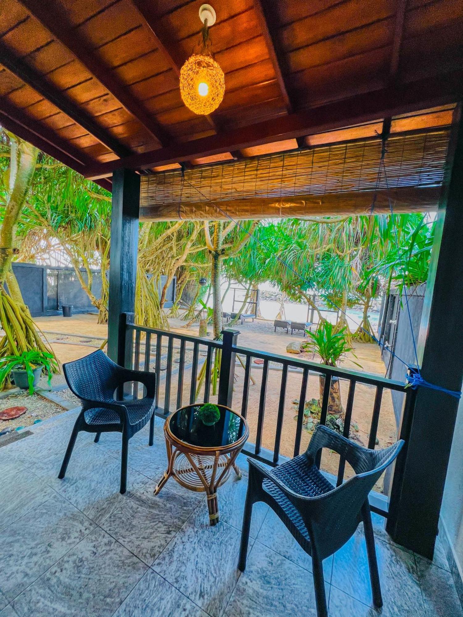 Sea Shell Villa Hikkaduwa 2 Separate Cabanas Ocean Front Villa Exteriér fotografie